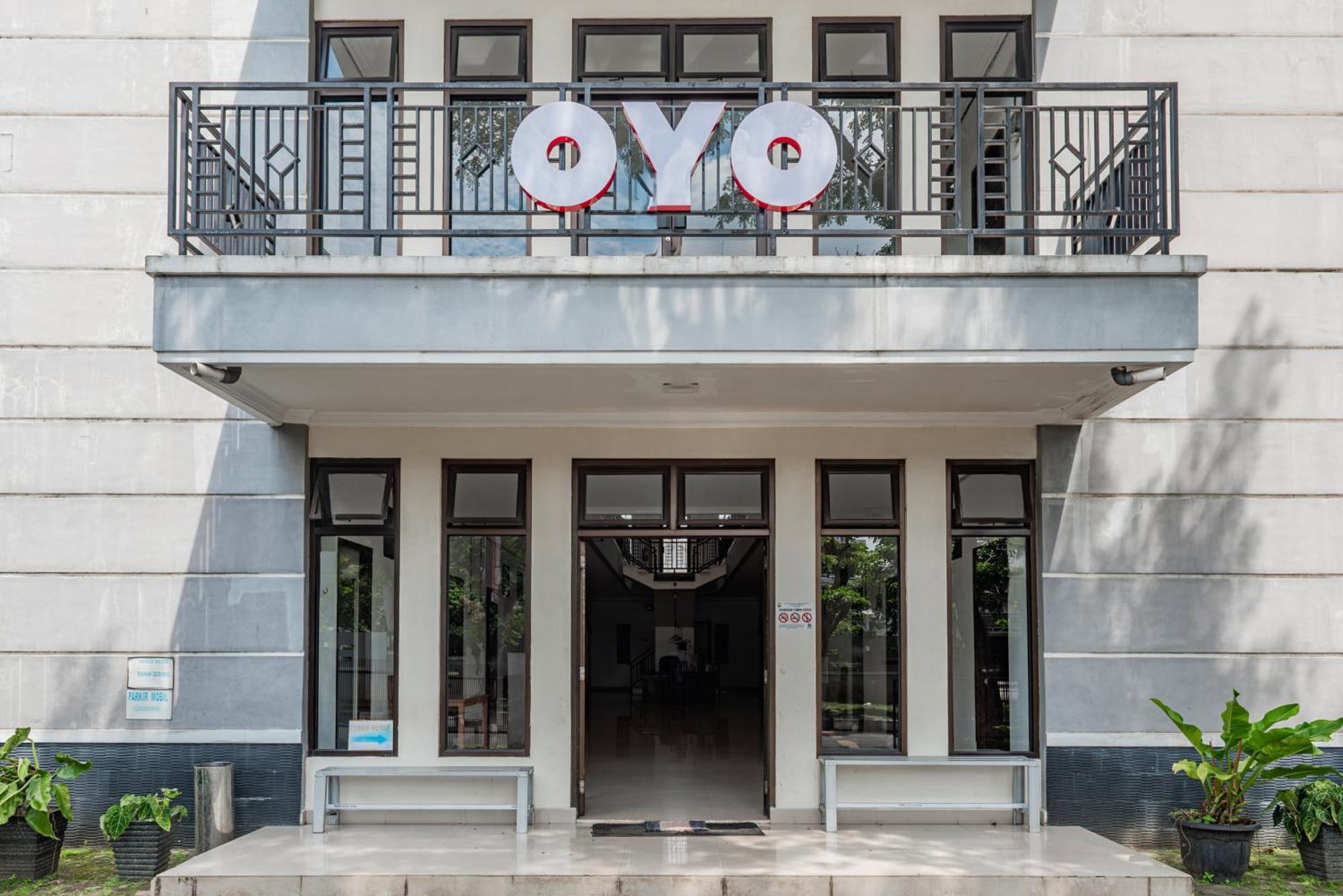 Oyo 1586 ケレンガ ホームステイ スヤリア パレンバン エクステリア 写真